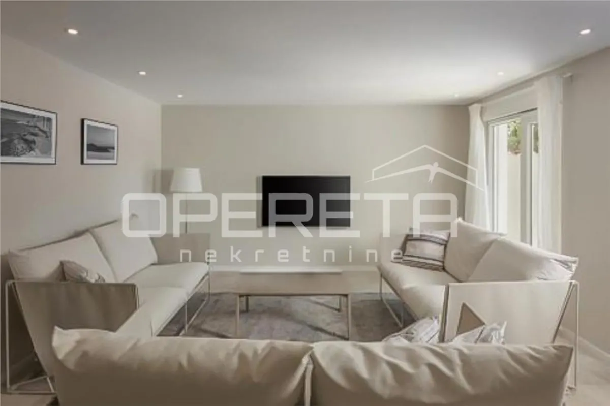 Villa Elegante en Venta en Brtonigla, Istria, Croacia - foto 2