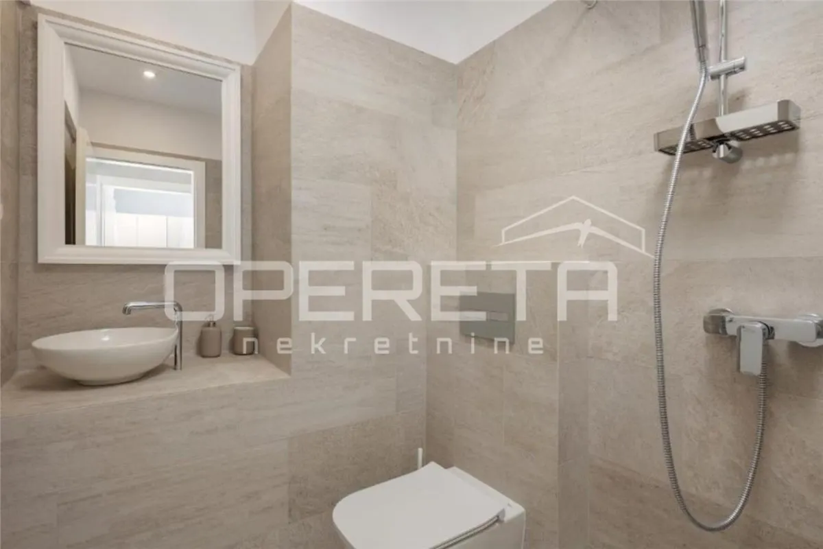 Villa Elegante en Venta en Brtonigla, Istria, Croacia - foto 9
