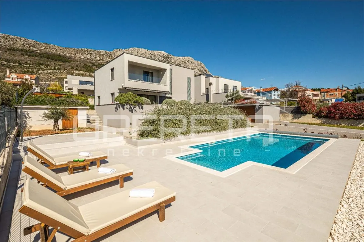 Villa Contemporaine avec Vue Mer, Jardin et Piscine – Kaštel Kambelovac, Croatie - foto 1