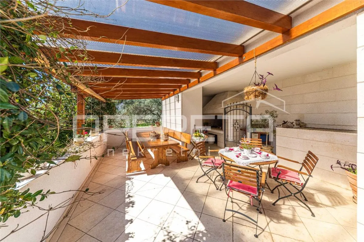 Villa Contemporaine avec Vue Mer, Jardin et Piscine – Kaštel Kambelovac, Croatie - foto 11