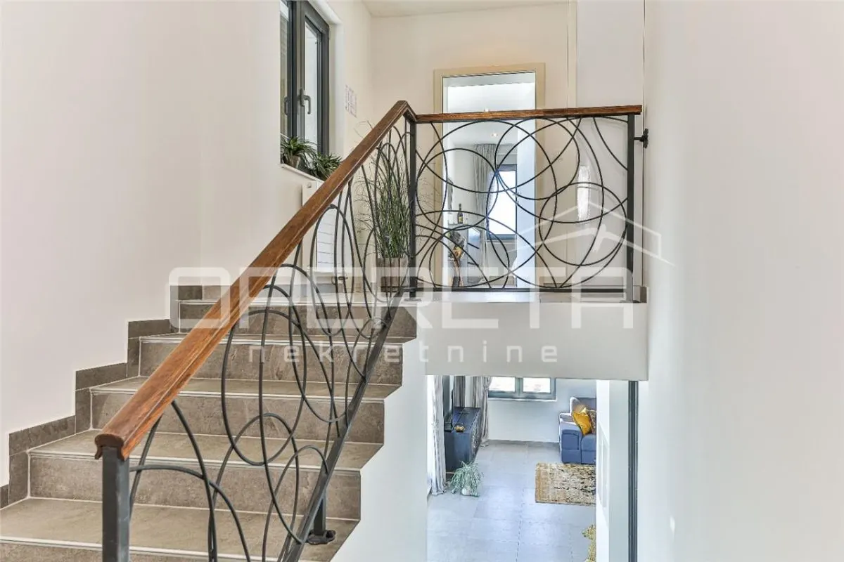 Villa Contemporaine avec Vue Mer, Jardin et Piscine – Kaštel Kambelovac, Croatie - foto 16