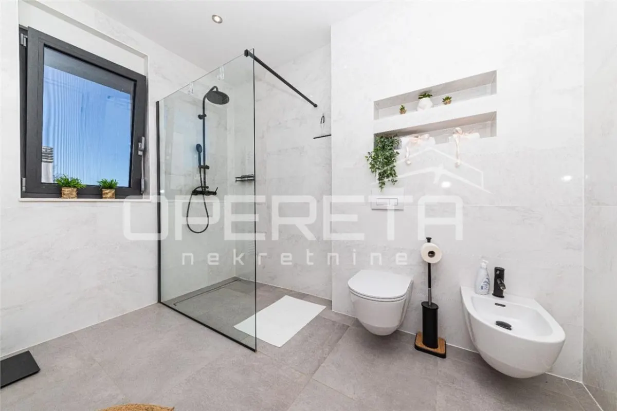 Villa Contemporaine avec Vue Mer, Jardin et Piscine – Kaštel Kambelovac, Croatie - foto 17