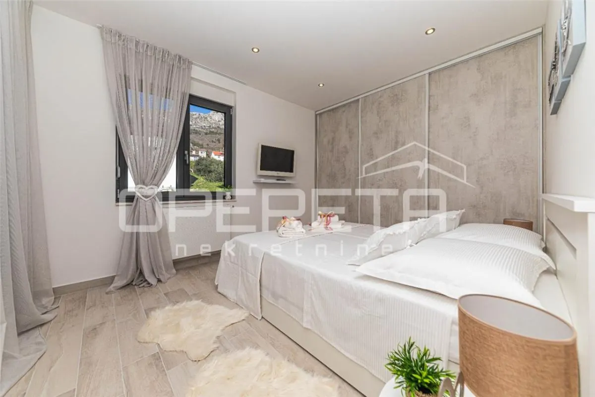 Villa Contemporaine avec Vue Mer, Jardin et Piscine – Kaštel Kambelovac, Croatie - foto 20