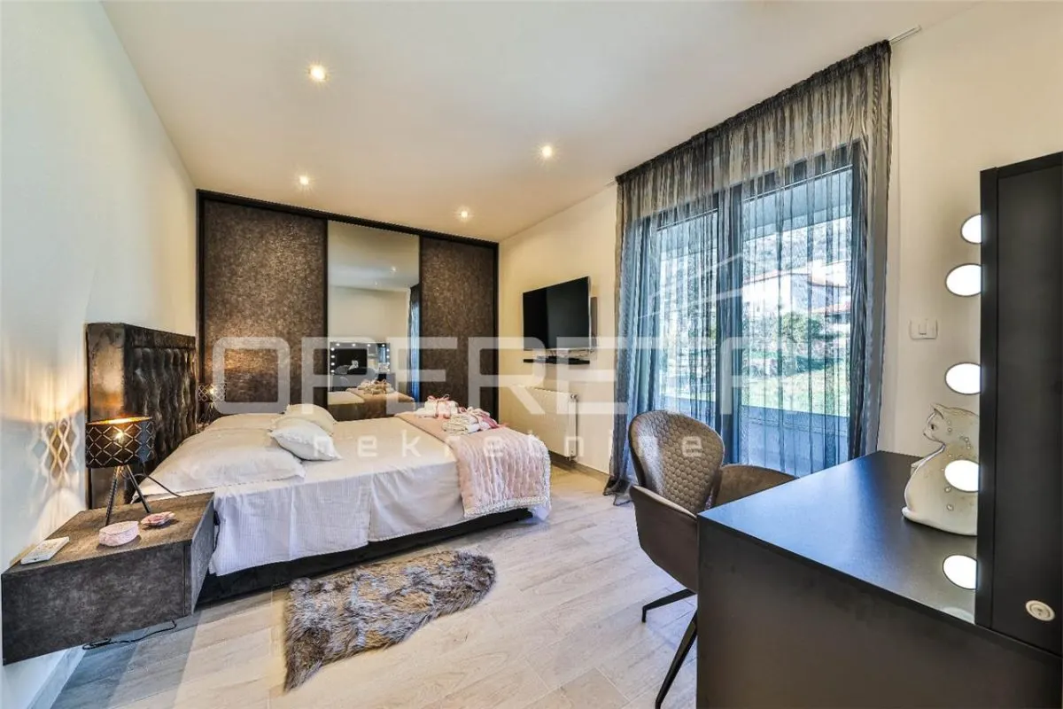 Villa Contemporaine avec Vue Mer, Jardin et Piscine – Kaštel Kambelovac, Croatie - foto 21