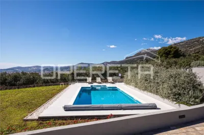 Villa Contemporaine avec Vue Mer, Jardin et Piscine – Kaštel Kambelovac, Croatie - foto 25