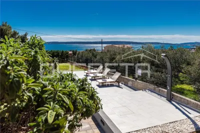 Villa Contemporaine avec Vue Mer, Jardin et Piscine – Kaštel Kambelovac, Croatie - foto 5