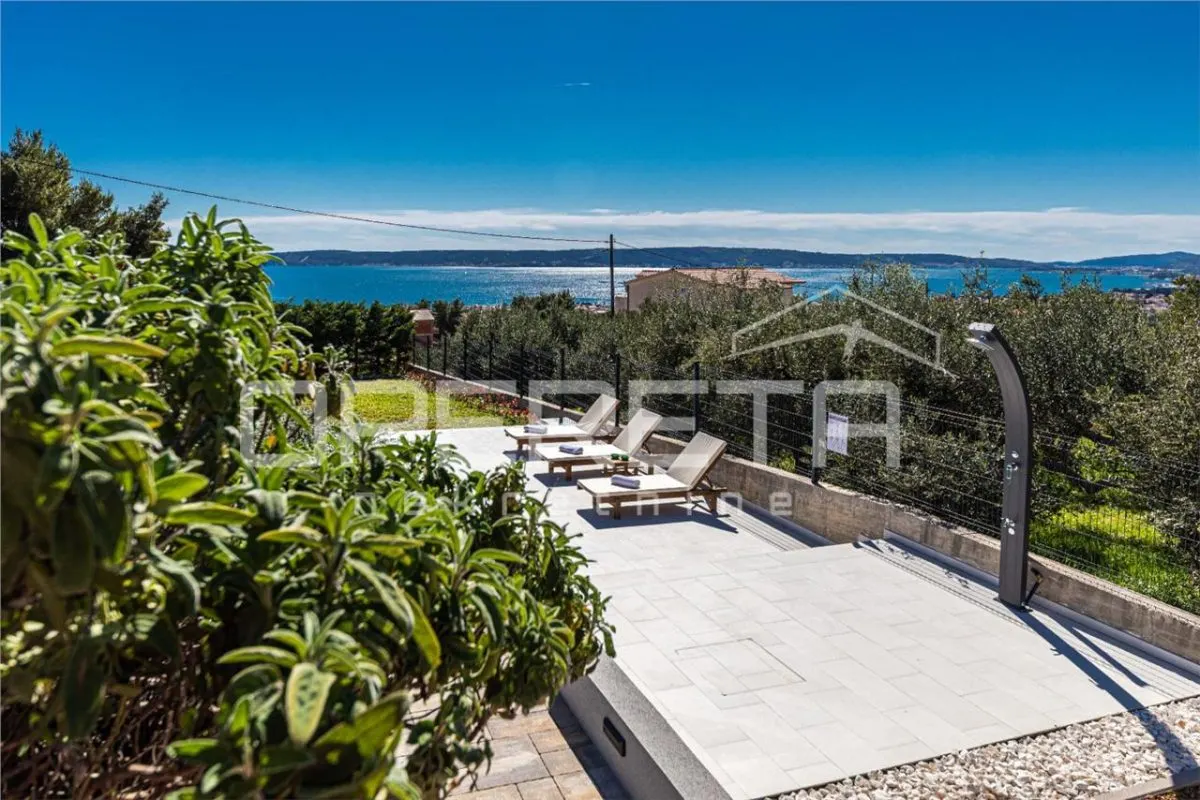 Villa Contemporaine avec Vue Mer, Jardin et Piscine – Kaštel Kambelovac, Croatie - foto 5