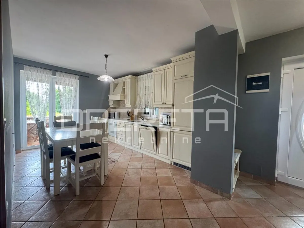 Casa Adosada en Venta en Umag, Croacia – 300m del Mar - foto 3