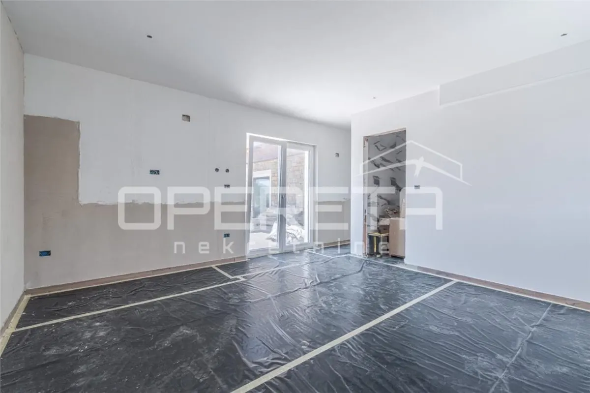 Villa Independiente en Venta en Buje, Croacia - foto 11