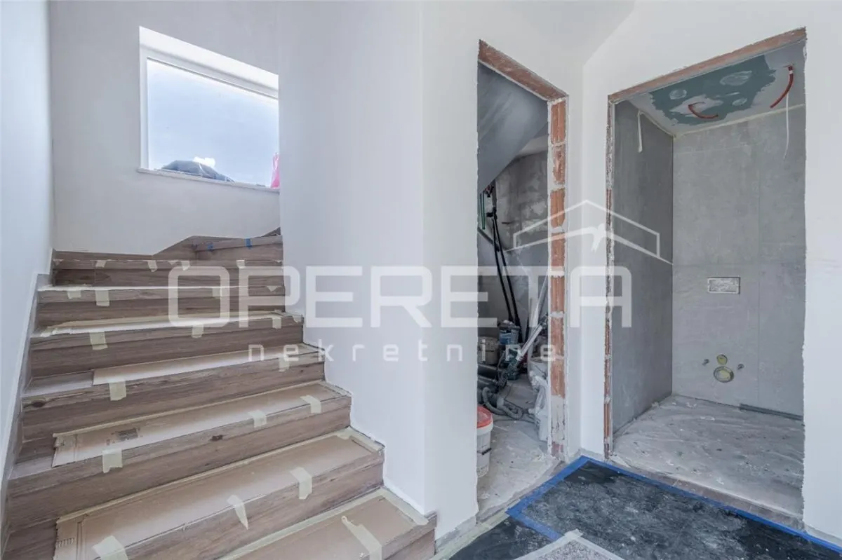 Villa Independiente en Venta en Buje, Croacia - foto 13