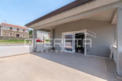 Villa Independiente en Venta en Buje, Croacia - foto 17