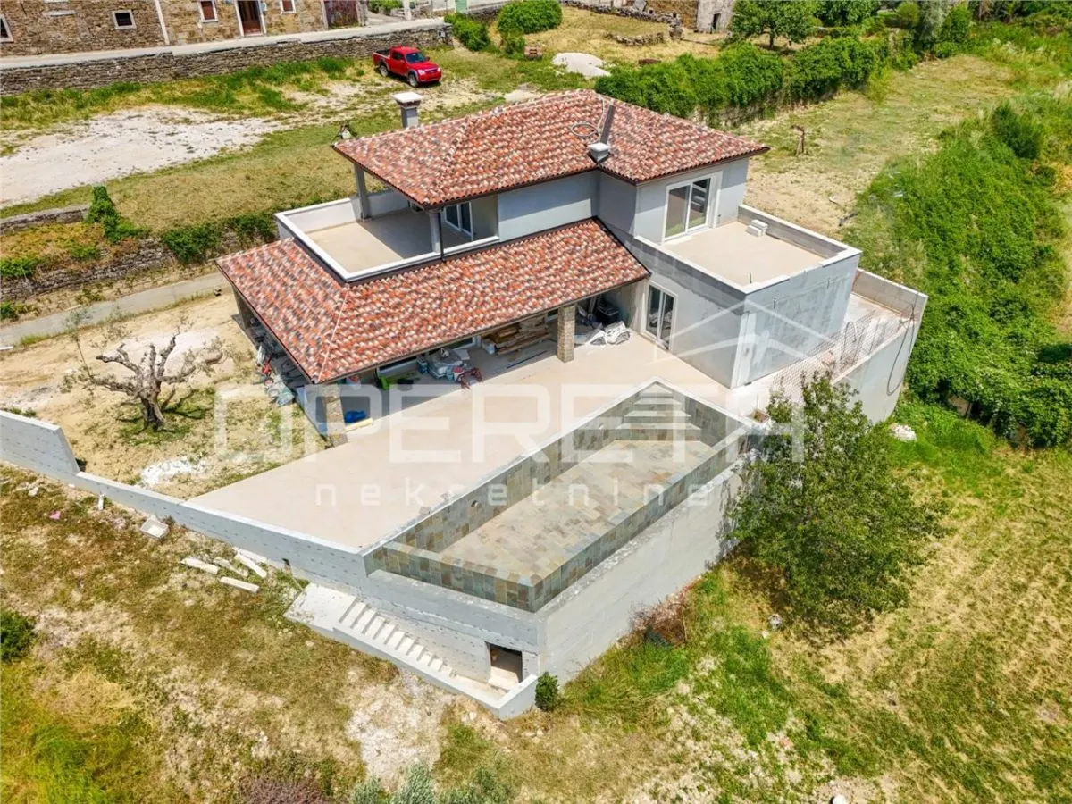Villa Independiente en Venta en Buje, Croacia - foto 4