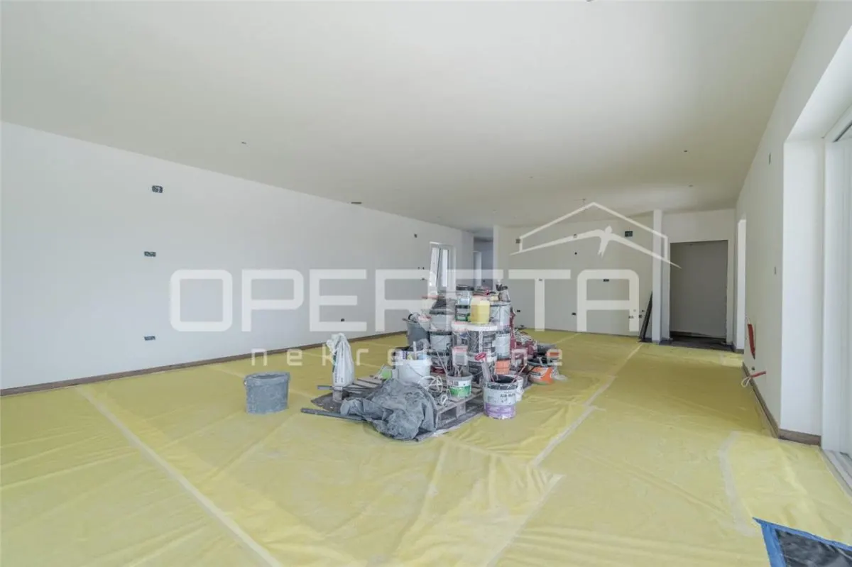 Villa Independiente en Venta en Buje, Croacia - foto 8