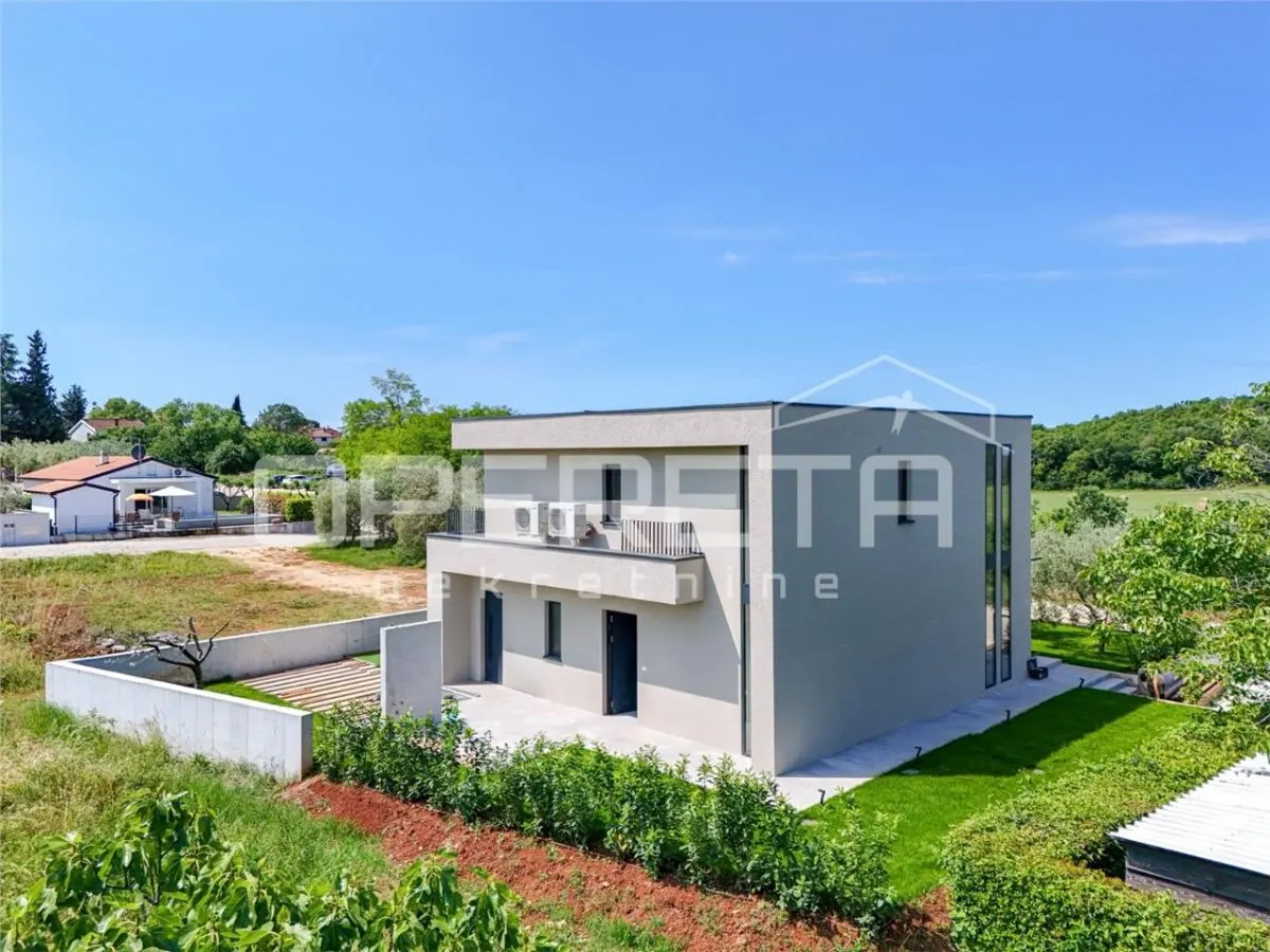 Villa en Venta en Porec, Croacia - foto 1