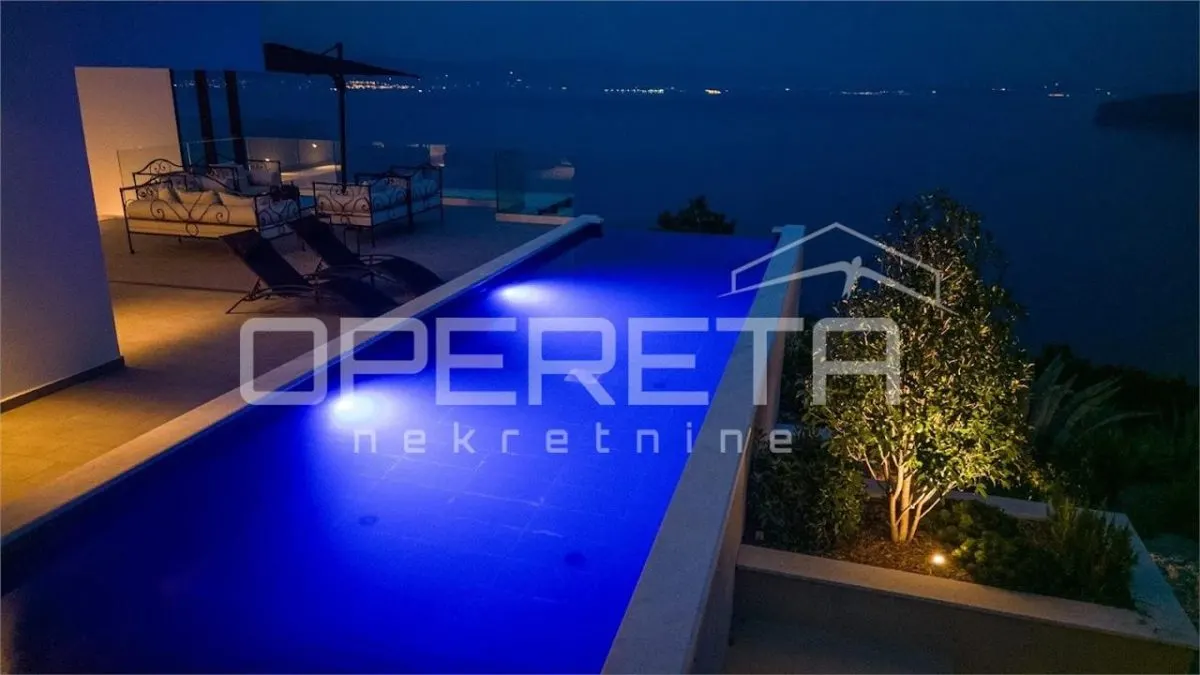 Villa de Lujo en Venta en Brsec, Croacia - foto 2