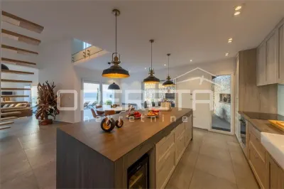 Villa de Lujo en Venta en Brsec, Croacia - foto 3