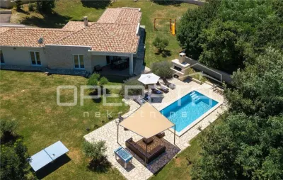 Villa avec Piscine à Vendre à Sveta Nedelja, Istrie, Croatie - foto 2