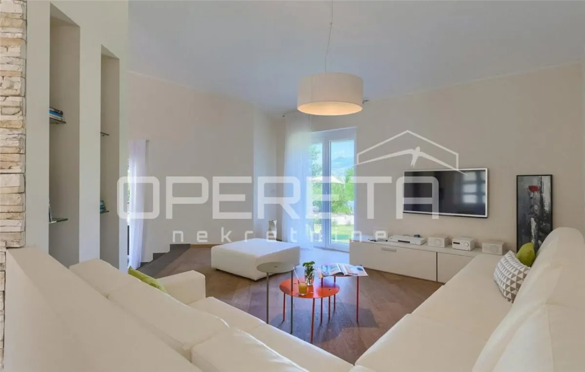 Villa avec Piscine à Vendre à Sveta Nedelja, Istrie, Croatie - foto 4
