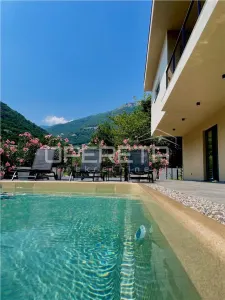 Villa Moderna con Piscina en Venta en Mošcenicka Draga, Croacia - Mošcenicka Draga