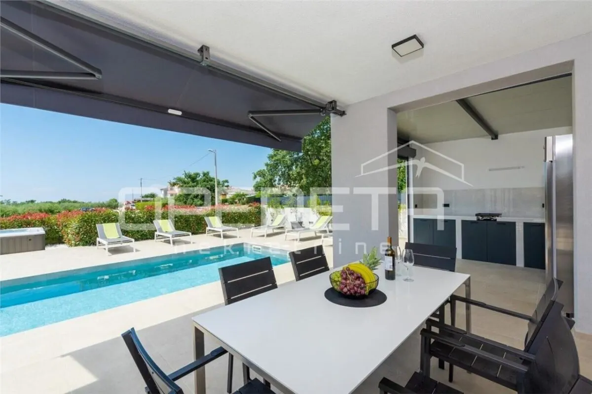 Villa Unifamiliar en Venta en Porec, Croacia - foto 14