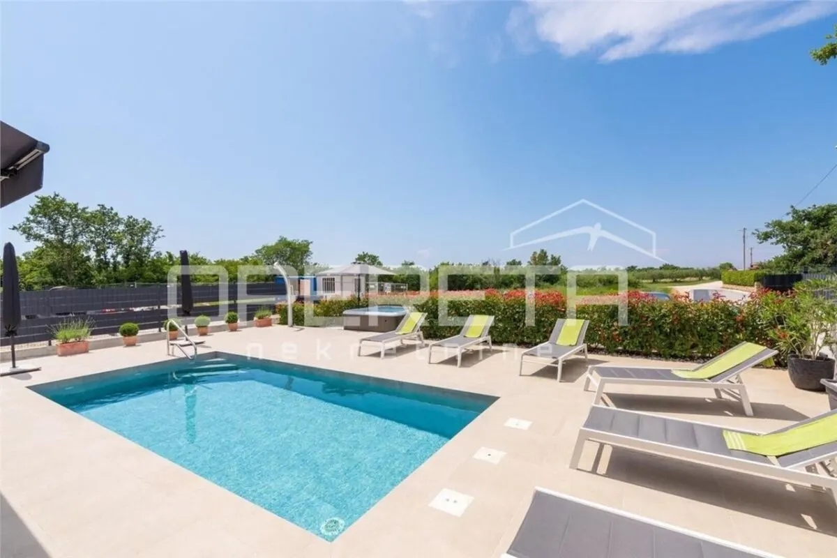 Villa Unifamiliar en Venta en Porec, Croacia - foto 16