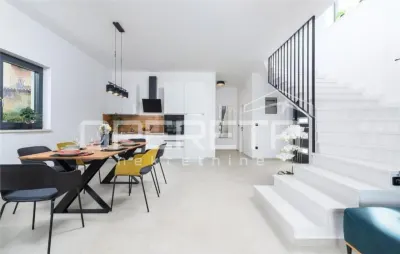 Villa Unifamiliar en Venta en Porec, Croacia - foto 3