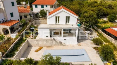 Villa Moderna en Venta en Vinišće, Croacia – Primera Línea de Mar - Vinišce