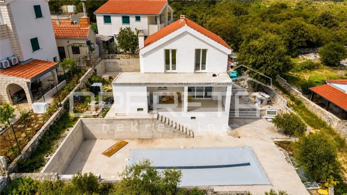 Villa Moderna en Venta en Vinišće, Croacia – Primera Línea de Mar - foto 1