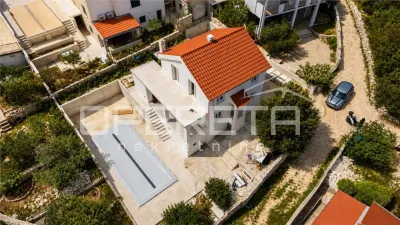 Villa Moderna en Venta en Vinišće, Croacia – Primera Línea de Mar - foto 2