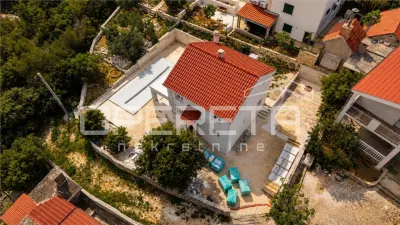 Villa Moderna en Venta en Vinišće, Croacia – Primera Línea de Mar - foto 4