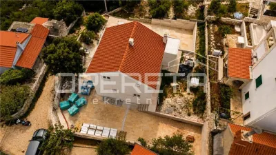 Villa Moderna en Venta en Vinišće, Croacia – Primera Línea de Mar - foto 5