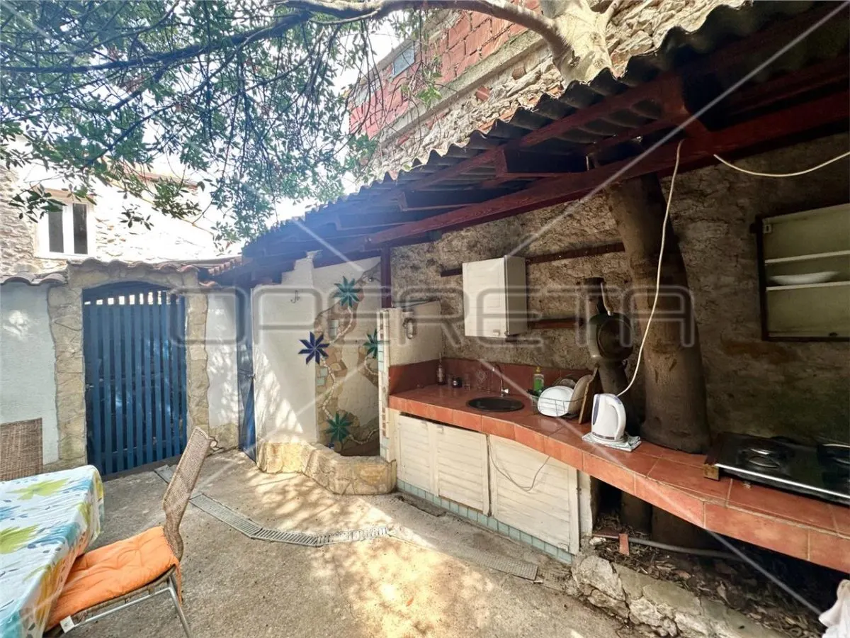 Single-storey house with cellar and terrace for sale in Tisno, Murter - foto 11