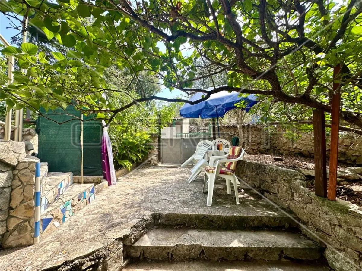 Single-storey house with cellar and terrace for sale in Tisno, Murter - foto 12