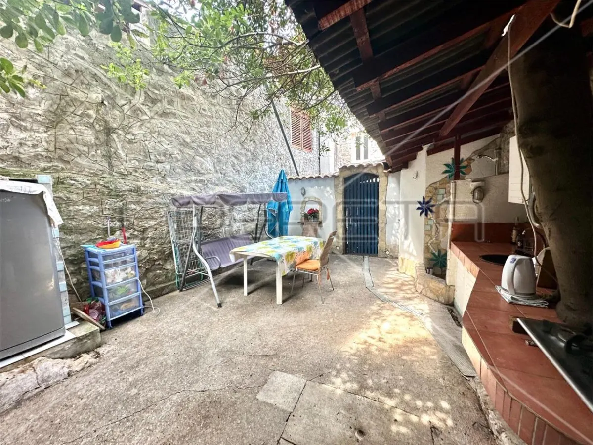 Single-storey house with cellar and terrace for sale in Tisno, Murter - foto 13