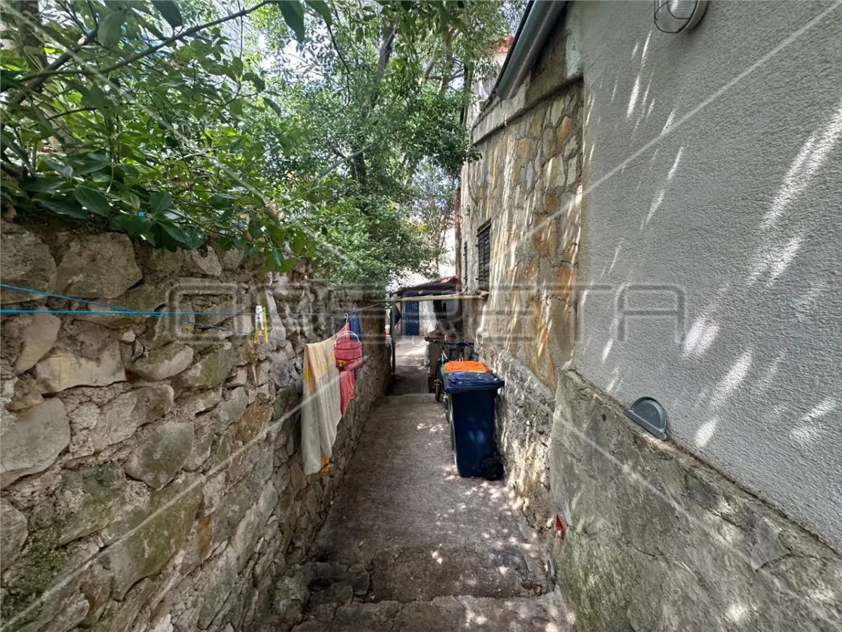 Single-storey house with cellar and terrace for sale in Tisno, Murter - foto 14
