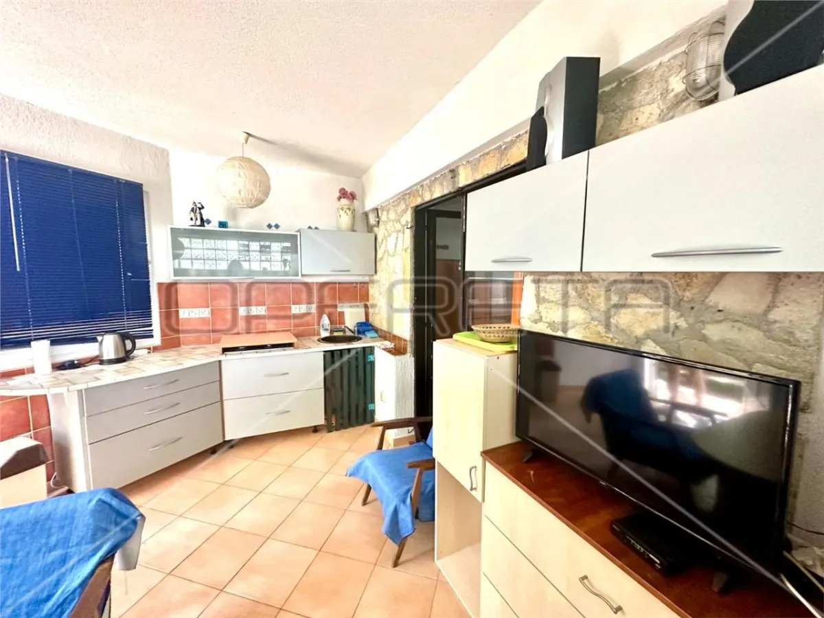 Single-storey house with cellar and terrace for sale in Tisno, Murter - foto 3