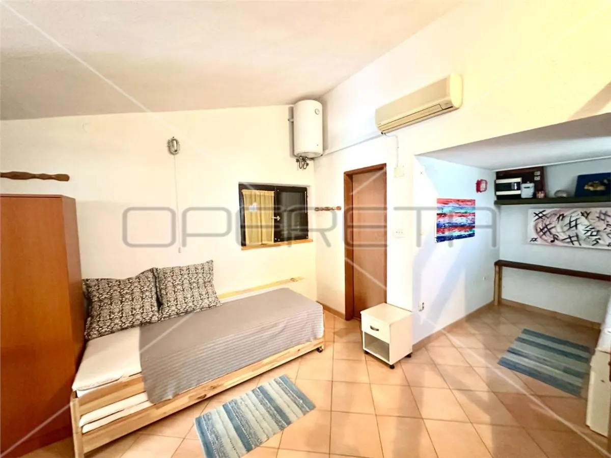 Single-storey house with cellar and terrace for sale in Tisno, Murter - foto 4