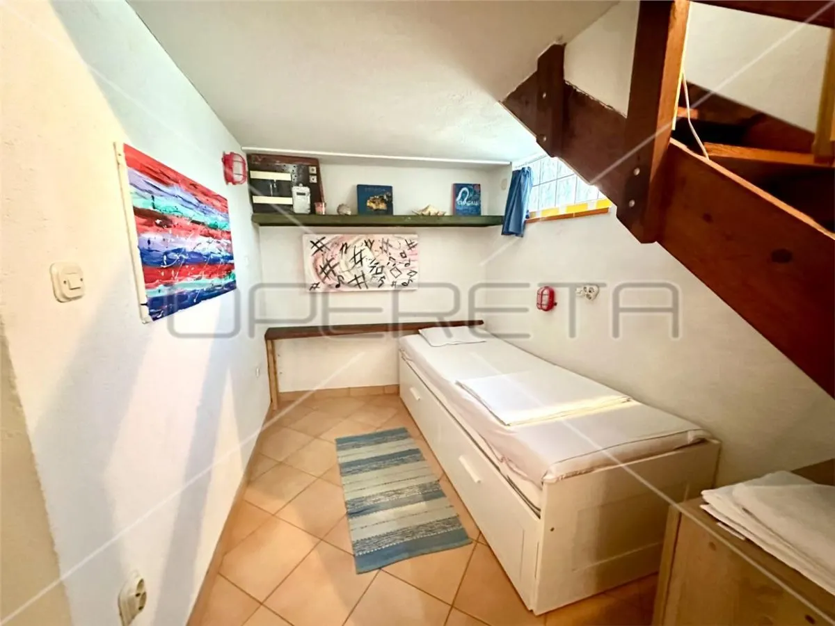 Single-storey house with cellar and terrace for sale in Tisno, Murter - foto 6
