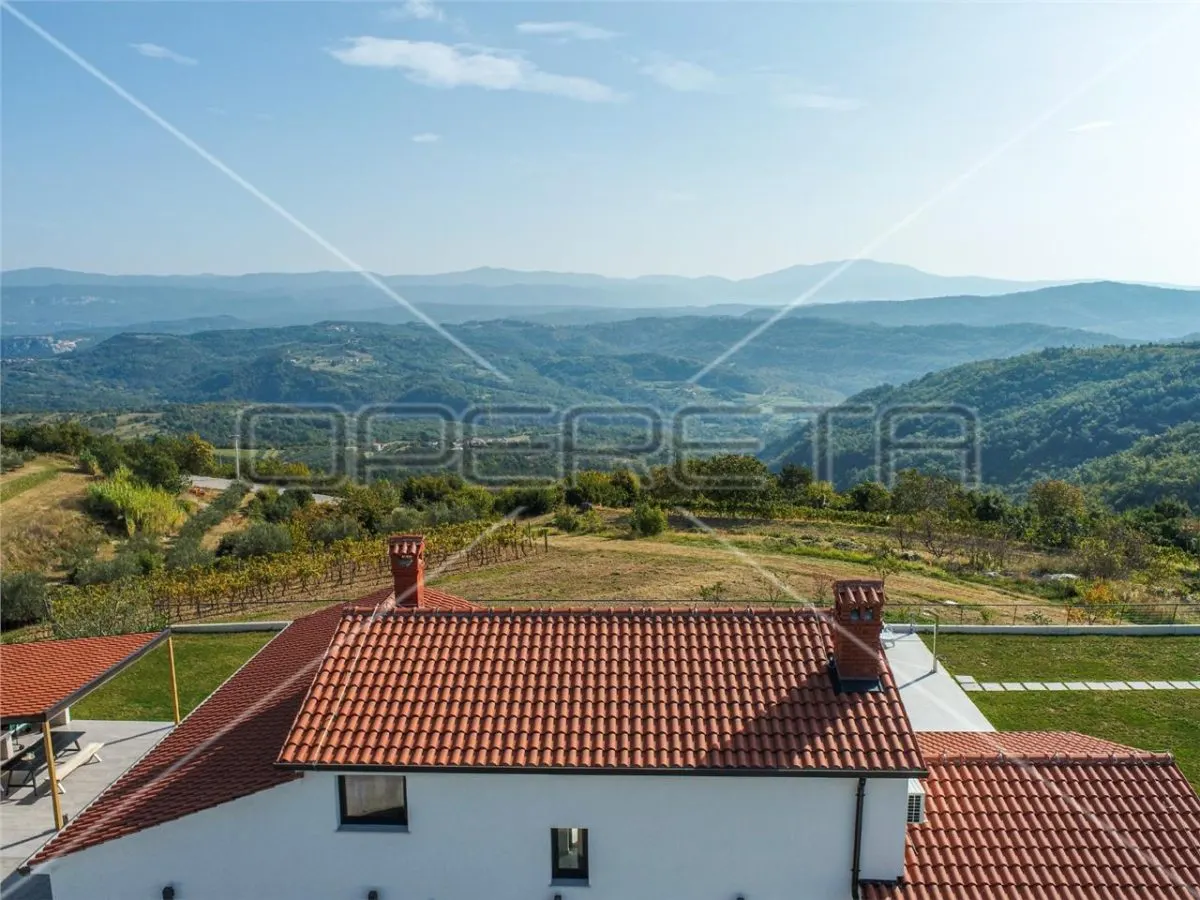 Villa en Venta en Croacia, Buzet - foto 1