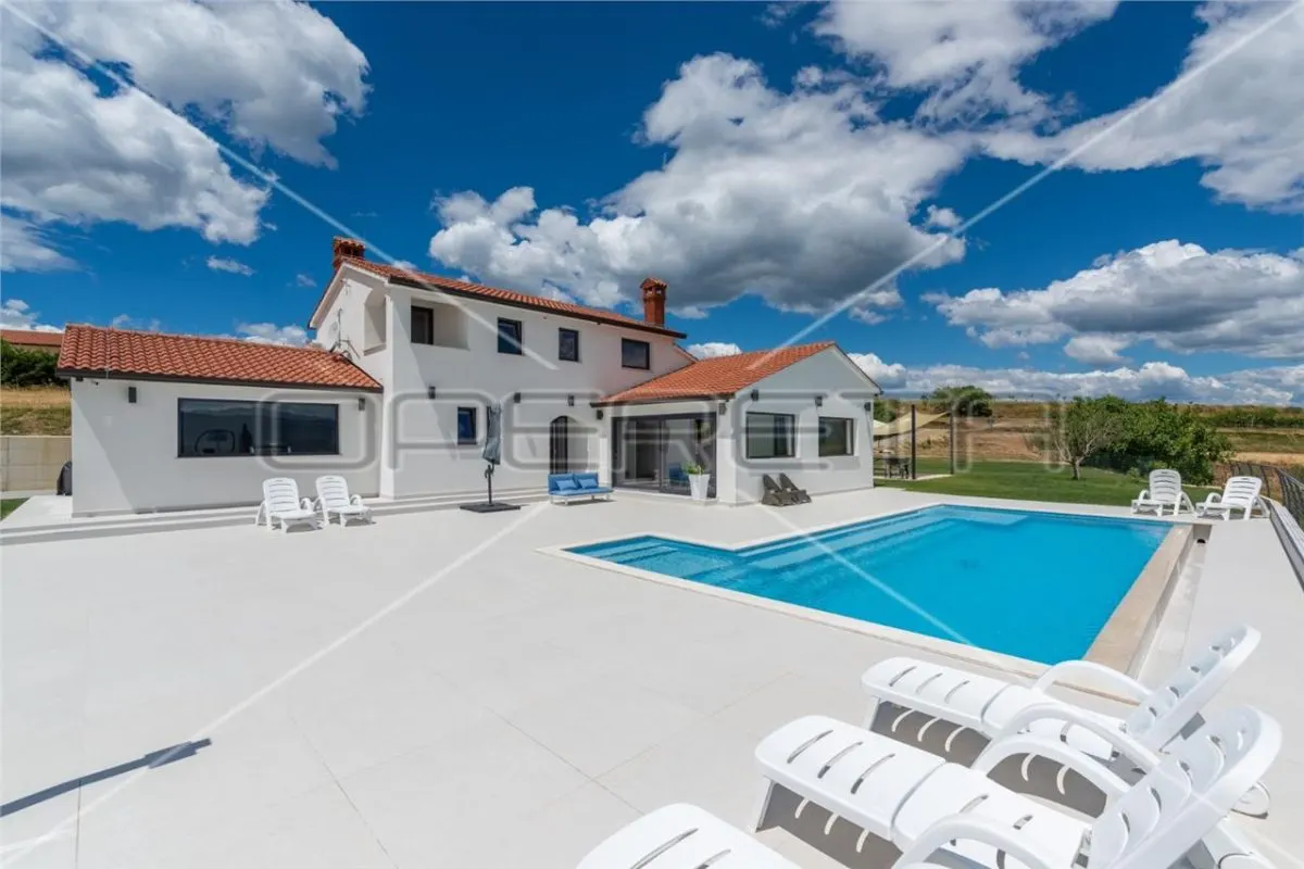 Villa en Venta en Croacia, Buzet - foto 11