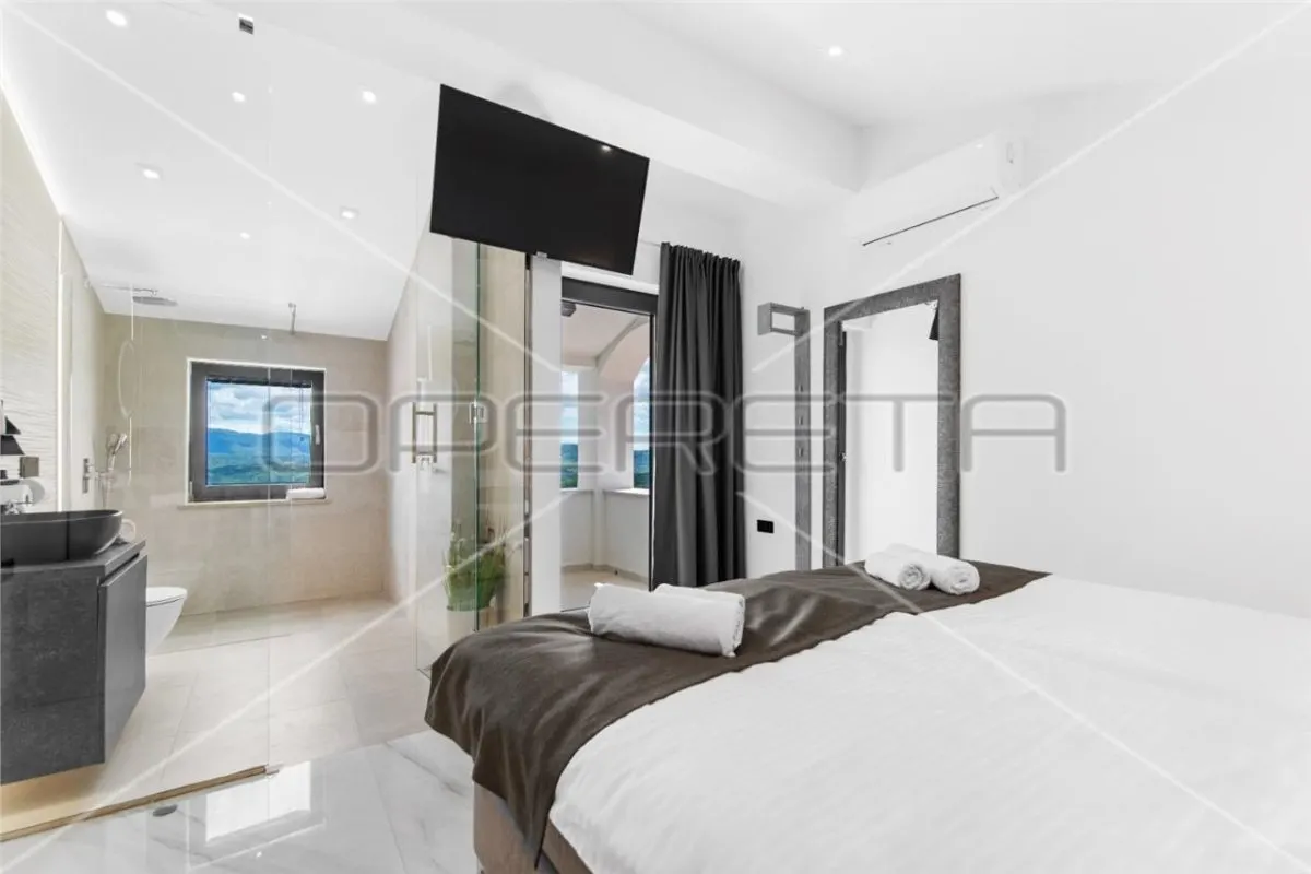 Villa en Venta en Croacia, Buzet - foto 16