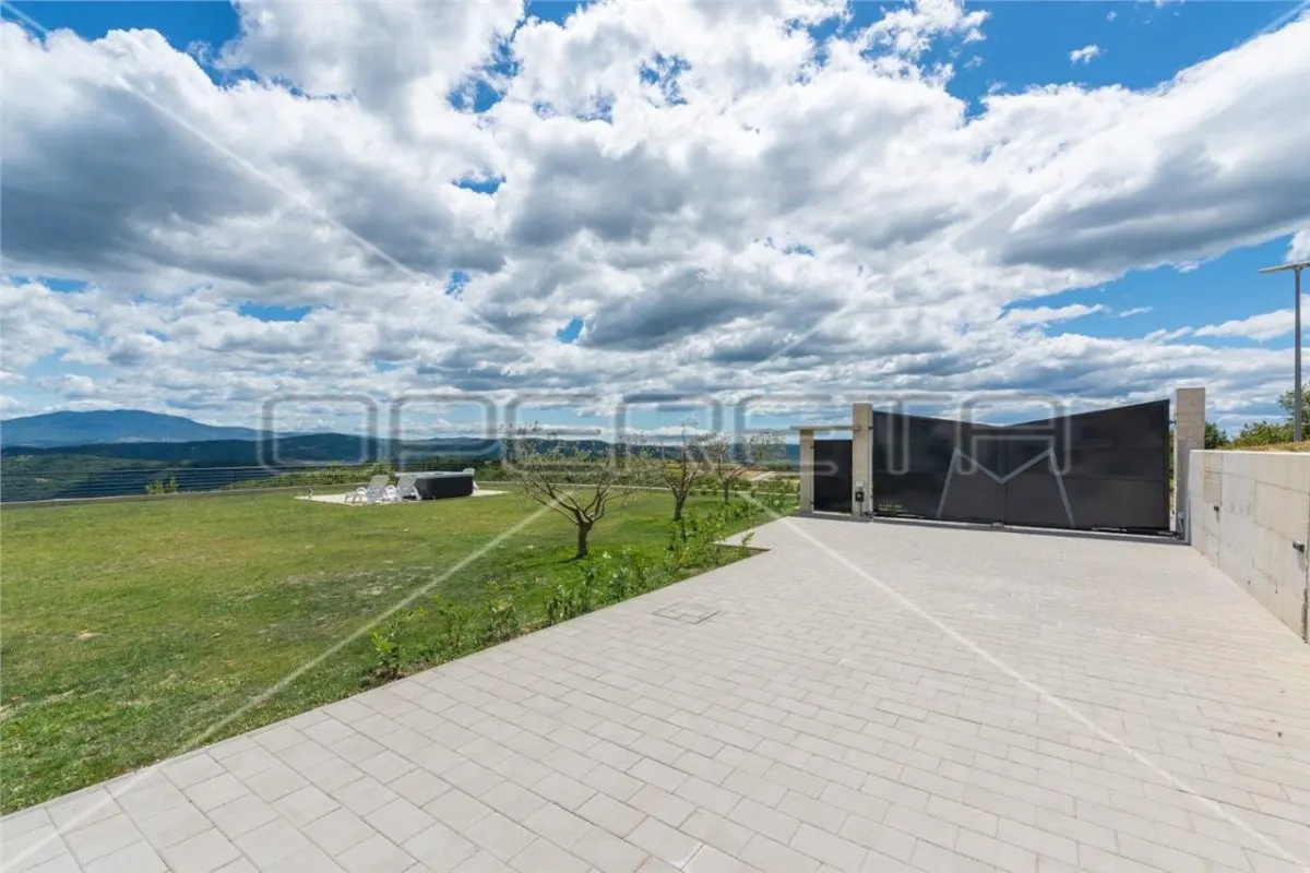 Villa en Venta en Croacia, Buzet - foto 18