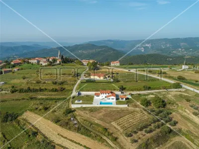 Villa en Venta en Croacia, Buzet - foto 3