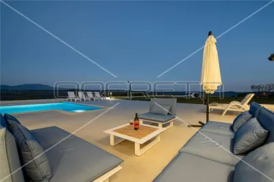 Villa en Venta en Croacia, Buzet - foto 8