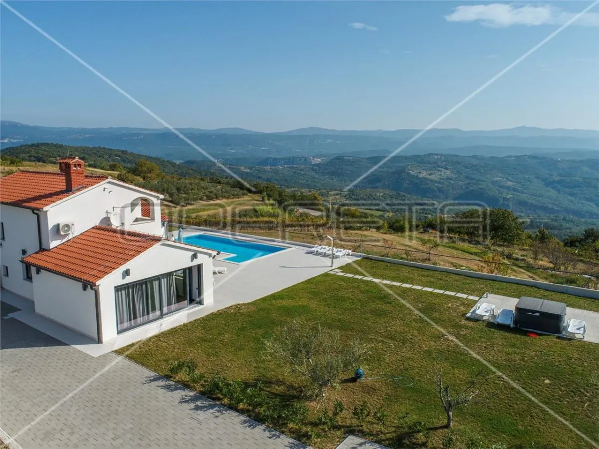 Villa en Venta en Croacia, Buzet - foto 9