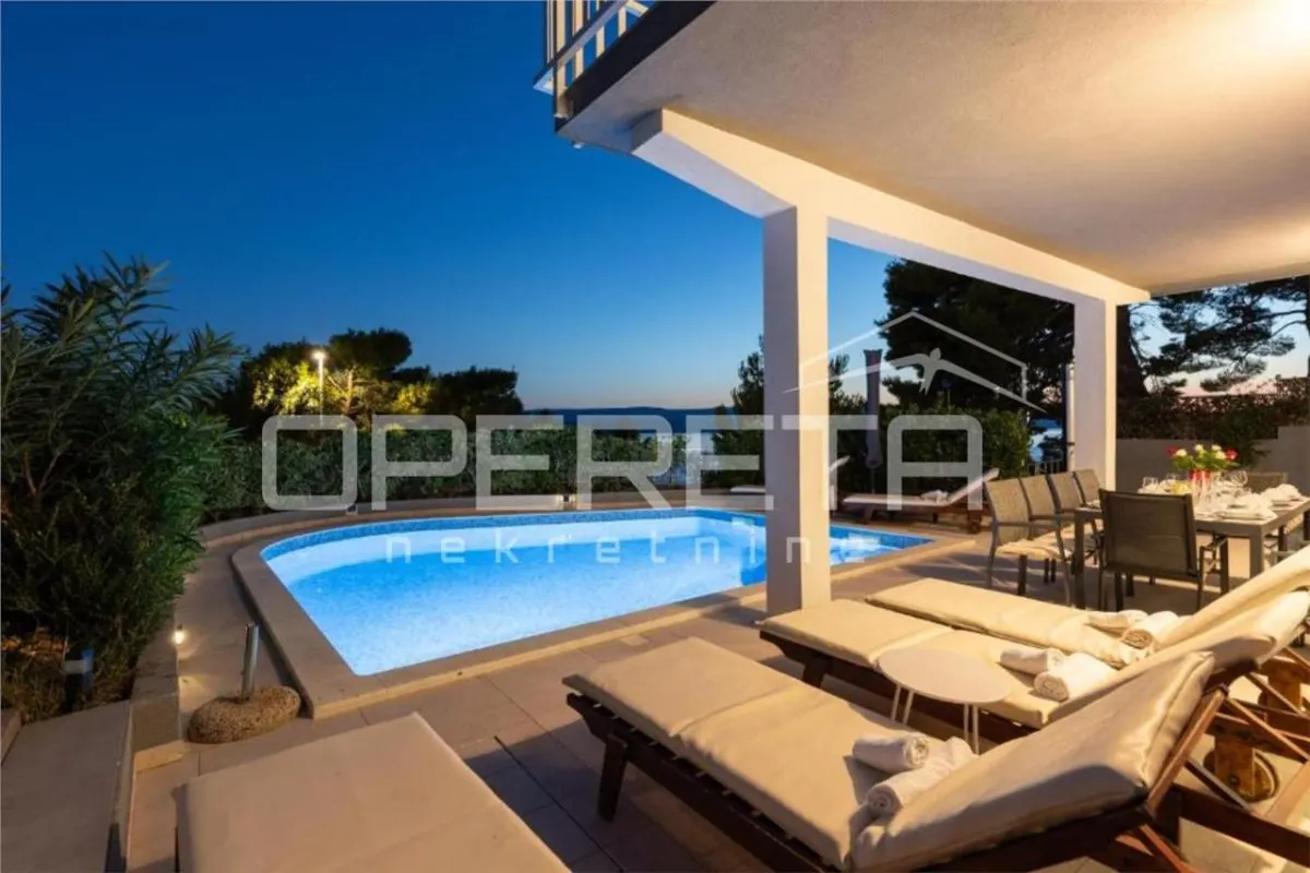 Villa Trois Étages à Vendre en Croatie, Mimice - foto 6