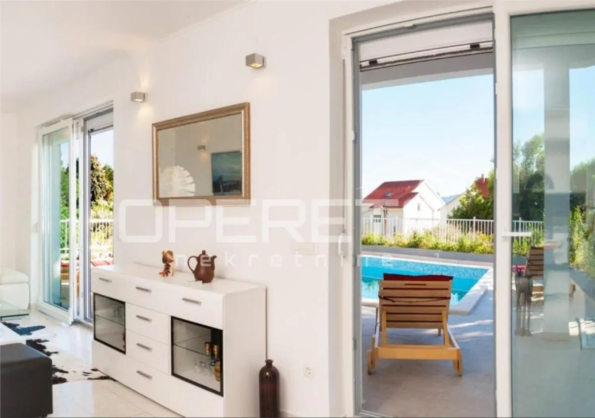 Villa Trois Étages à Vendre en Croatie, Mimice - foto 9