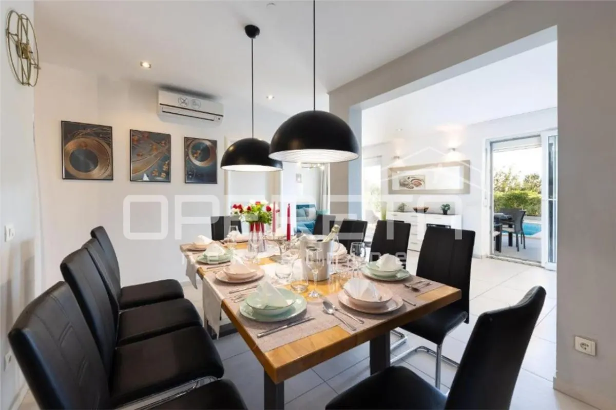 Villa Trois Étages à Vendre en Croatie, Mimice - foto 10