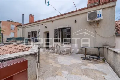Villa en Venta en Pula, Croacia - foto 2