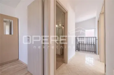 Villa Unifamiliar con Piscina en Venta en Pula, Croacia - foto 16